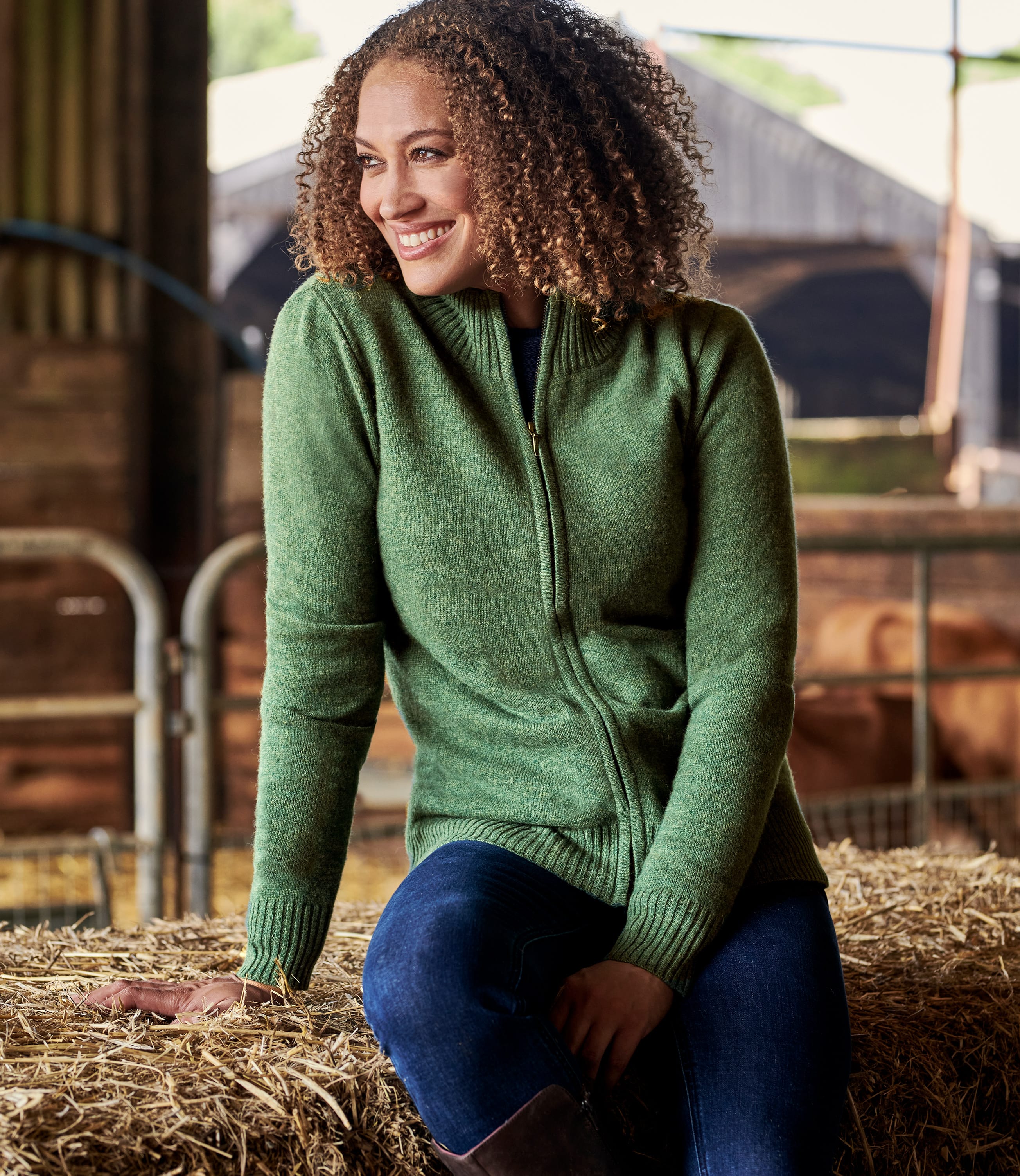 Immergrün Figurbetonte Strickjacke mit Reißverschluss aus Lammwolle