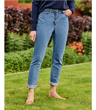 Lockere Jeans mit spitz zulaufenden Hosenbeinen