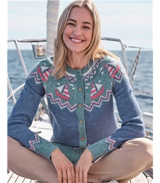 Strickjacke mit Segelboot-Passe