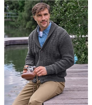 Strickjacke mit Zopfmuster und Schalkragen 