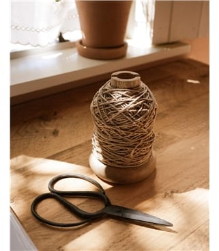 Ciseaux et ficelle - Maison - Métal et bois