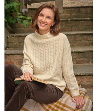 Rollkragenpullover mit Zopfmuster