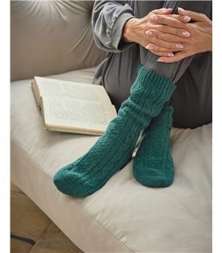 Damensocken aus Lammwolle mit Zopfmuster