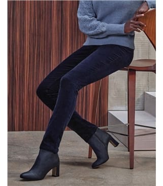 Röhrenjeans aus Samt