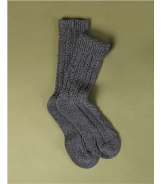 Herrensocken aus Lammwolle mit Kabelmuster