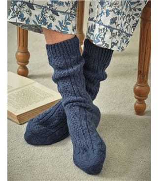 Damensocken aus Lammwolle mit Zopfmuster