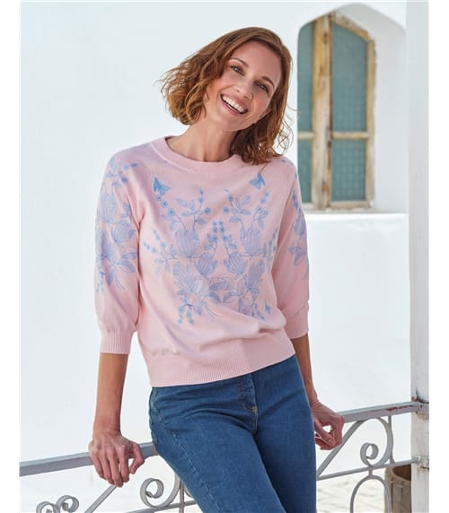 Pull brodé de papillons