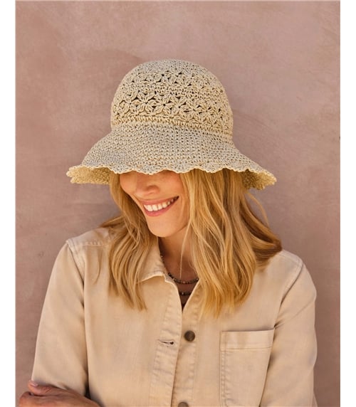 Chapeau de paille à bord festonné