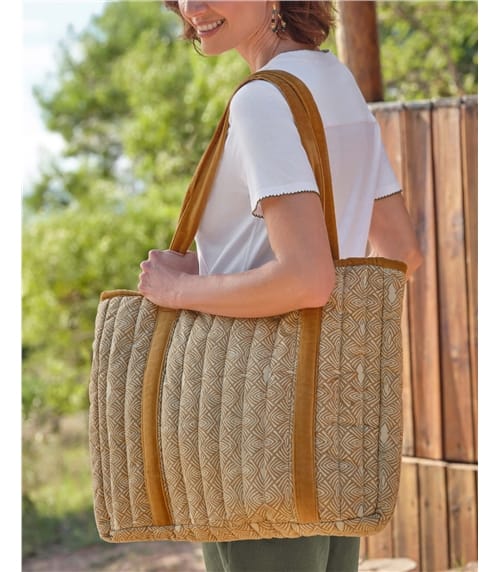 Gemusterte Henkeltasche