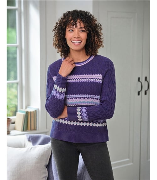 Gemusterter Pullover mit Fairisle- und Zopfmuster