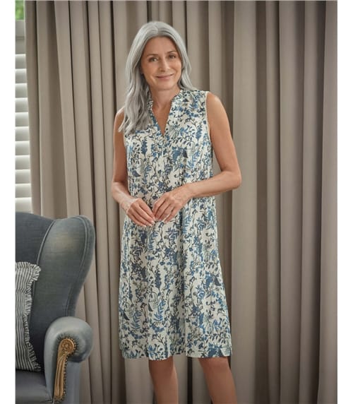 Nuisette légère sans manches à col volant