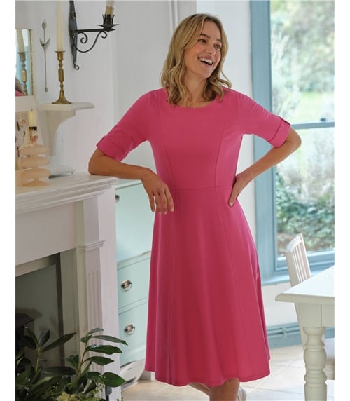 Robe cintrée et évasée texturée