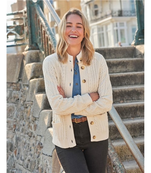 Baumwollstrickjacke mit Zopfmuster