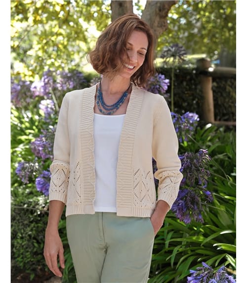 Verschlusslose Lochstrickjacke