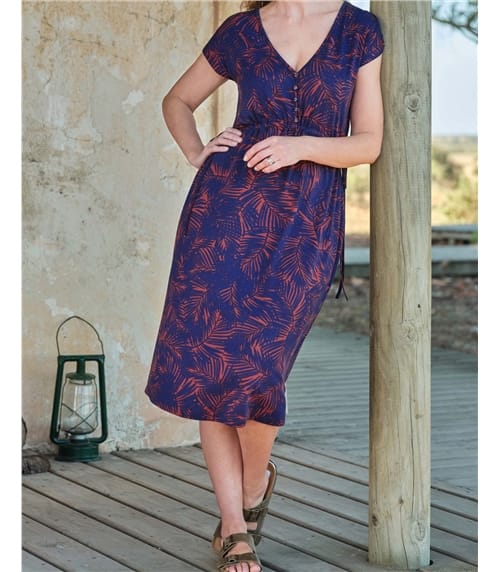 Kleid mit geschwungener Taille und Knopfleiste