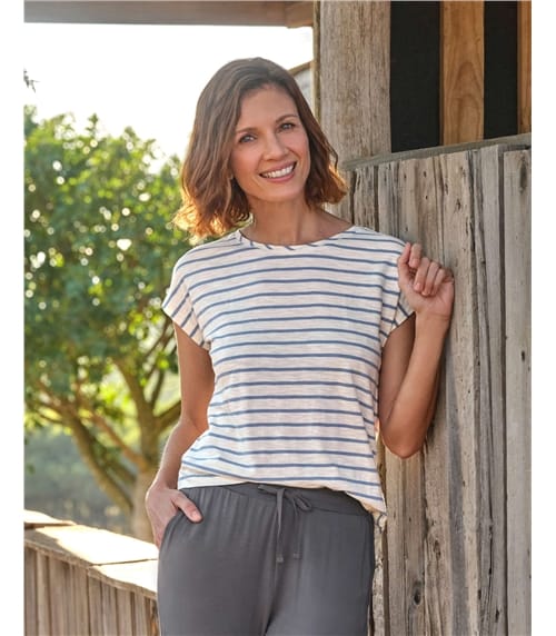Kurzarmshirt mit U-Boot-Ausschnitt