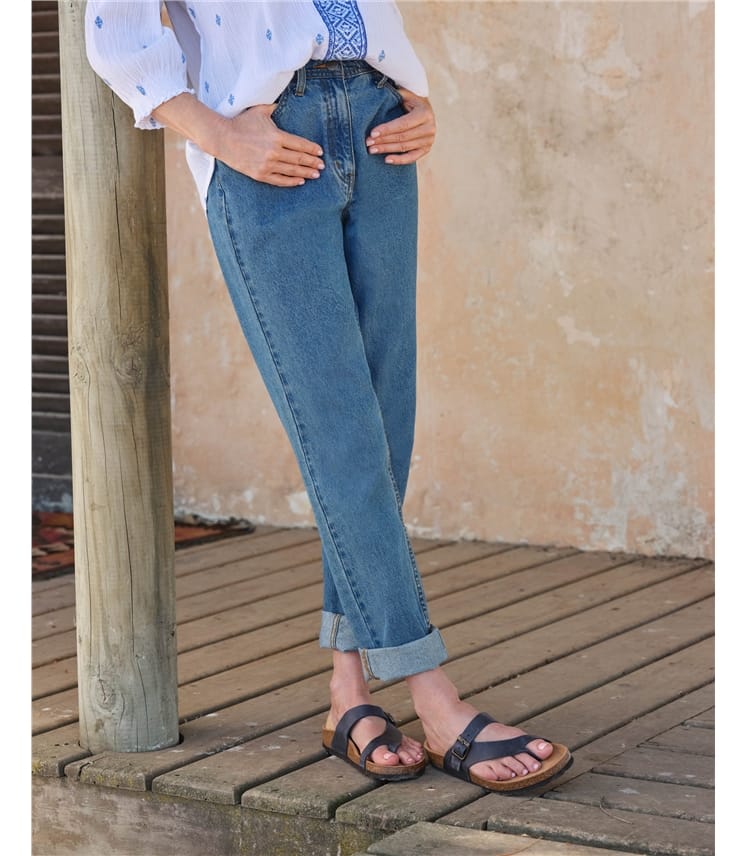 Lockere Jeans mit spitz zulaufendem Bein
