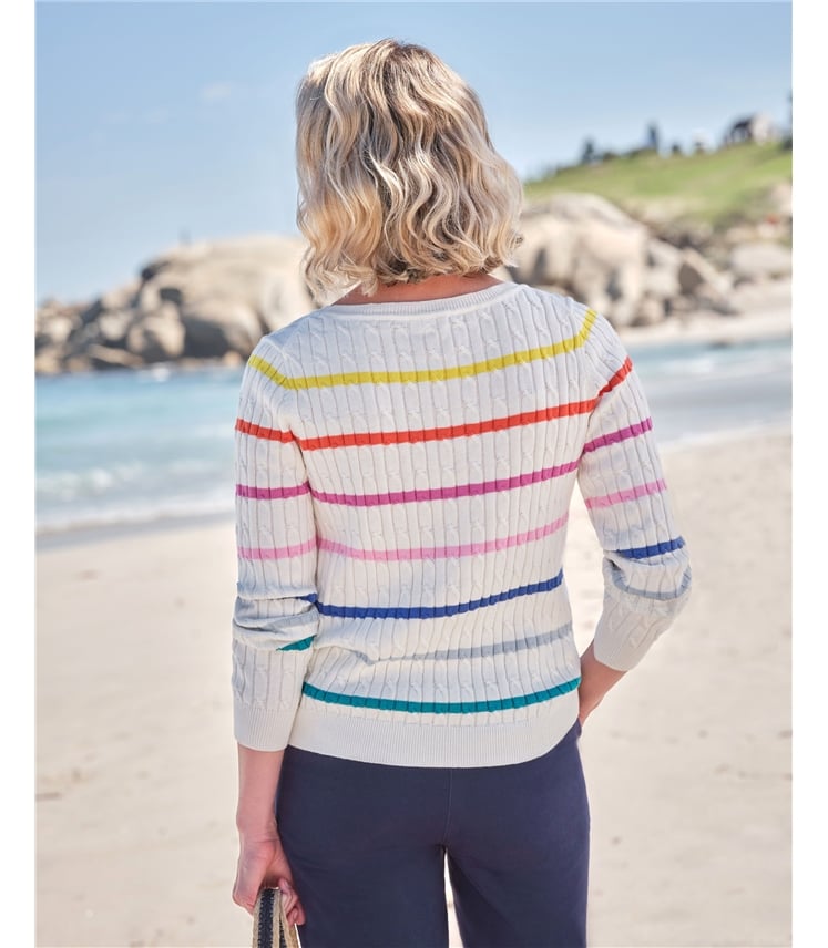 Pullover mit Streifen und Zopfmuster