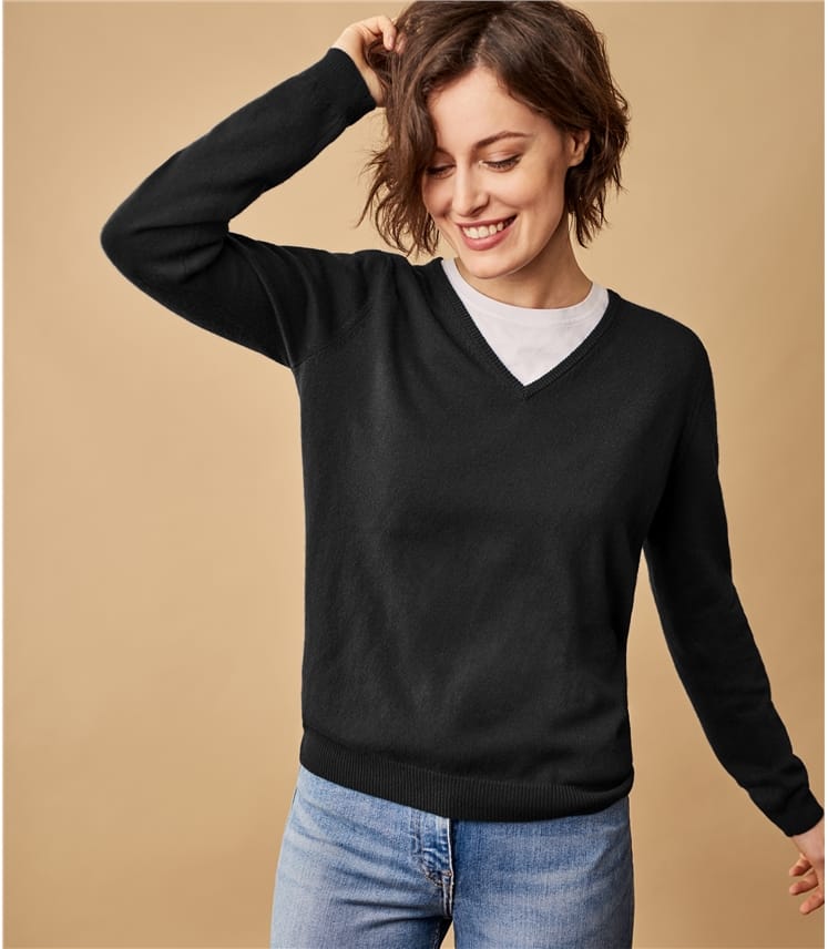 Black | Cashmere & Merino V Neck Knitted Sweater | WoolOvers UK