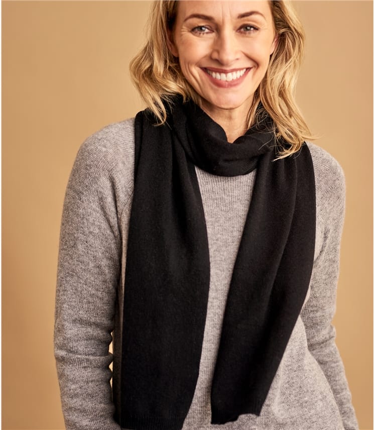 Black | Womens Cashmere Merino Classic Scarf | WoolOvers US