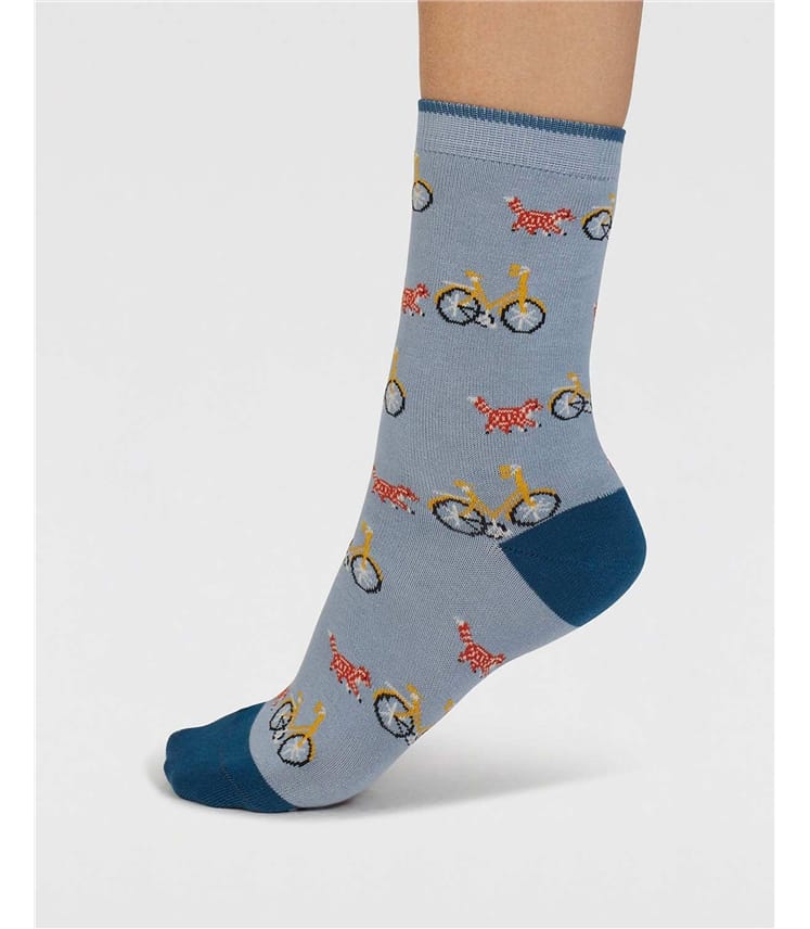 Socken aus Bio-Baumwolle, Katze mit Fahrrad – Dilloyn 