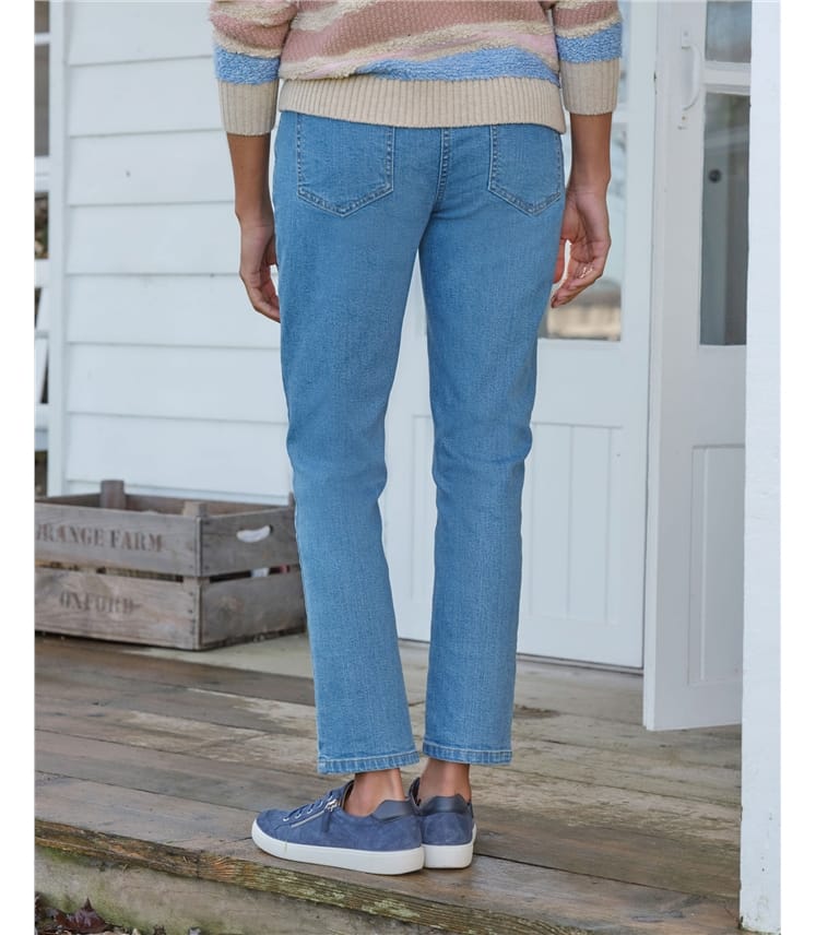 Stretch Easy Tapered Leg Jeans