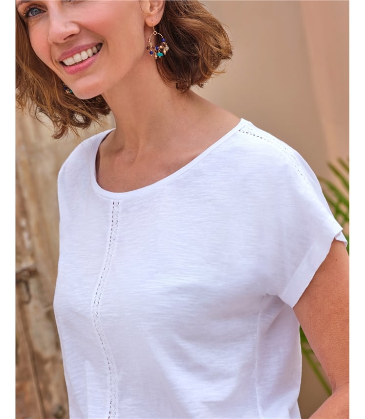 T-Shirt mit Spitzeneinsatz