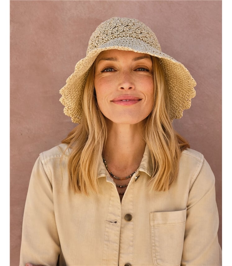 Chapeau de paille à bord festonné