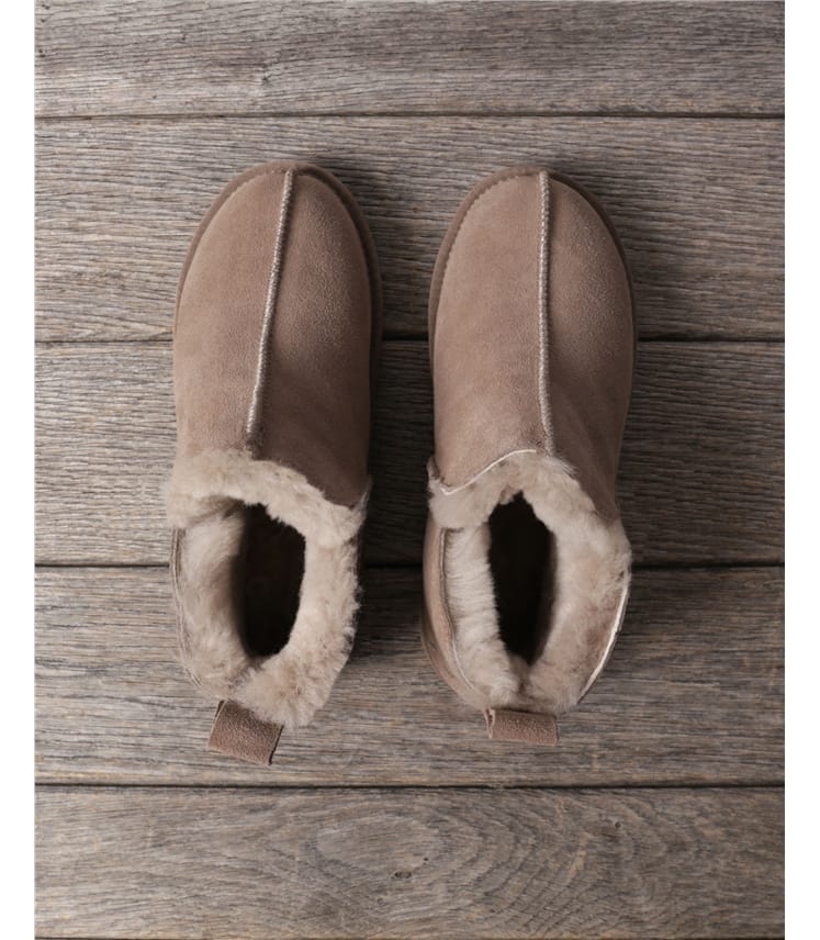 Pantoufles à découpes