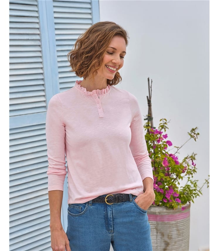 Oberteil mit Rüschenkragen und Knopfleiste