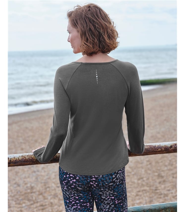 Passage Curved Hem Base Layer Top