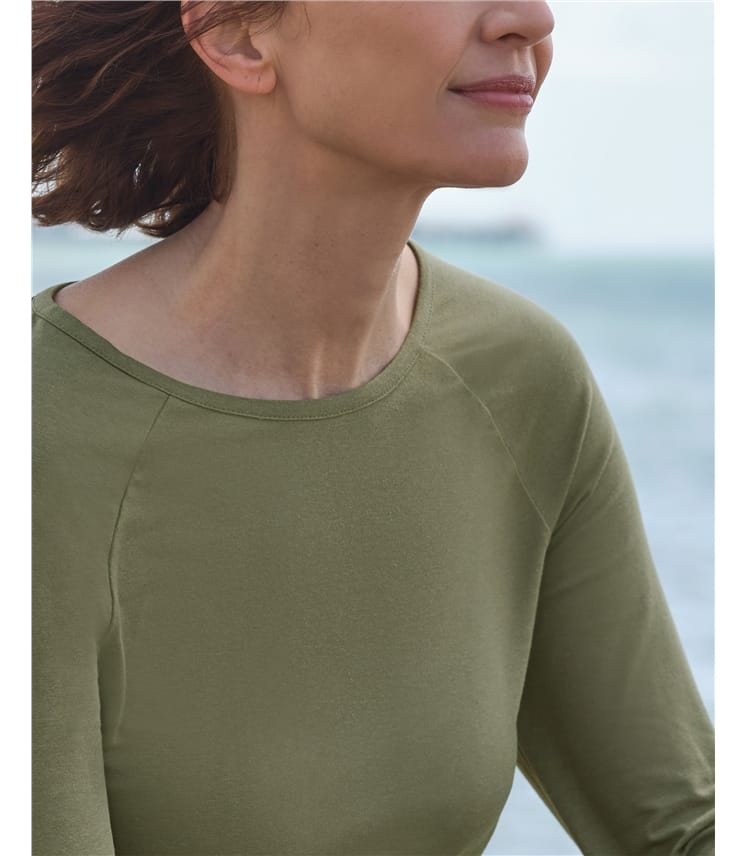 Passage Curved Hem Base Layer Top