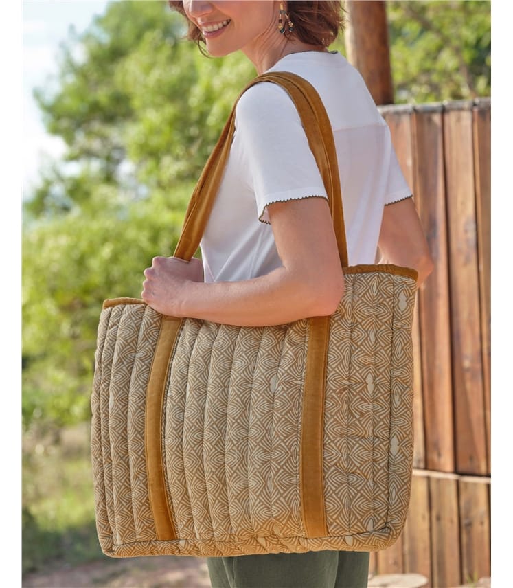 Gemusterte Henkeltasche