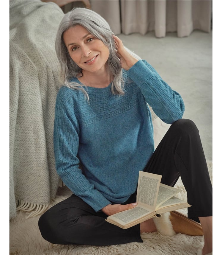 Kaschmir-Merino-Pullover mit Lochmuster und U-Boot-Ausschnitt