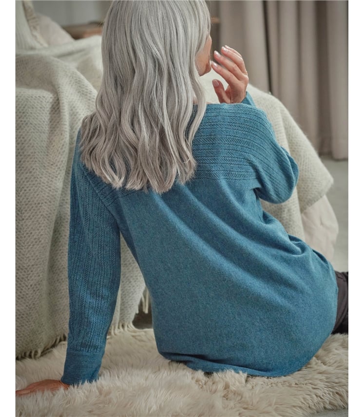 Kaschmir-Merino-Pullover mit Lochmuster und U-Boot-Ausschnitt