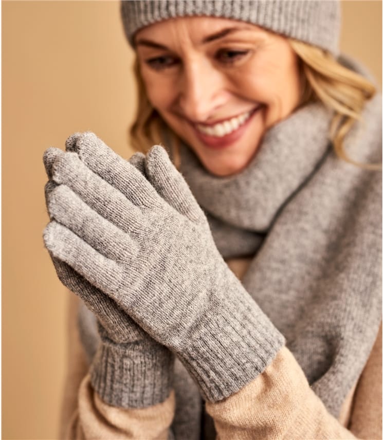 womens grey hat and gloves