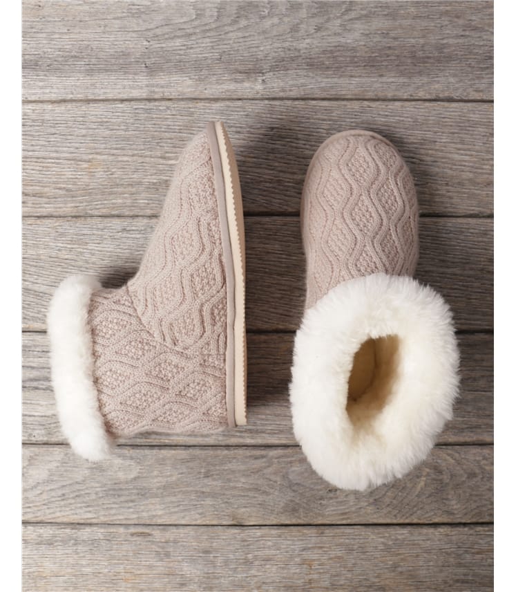 Boots mit Zopfstrickmuster aus Schaffell