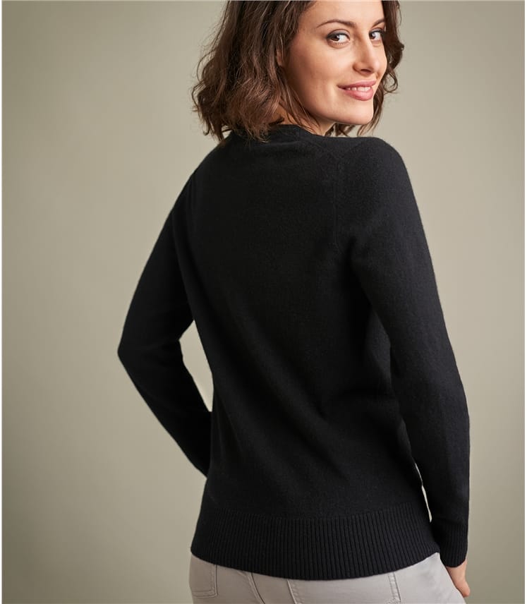 Black | Womens Luxurious Pure Cashmere Crew Neck Sweater | WoolOvers US