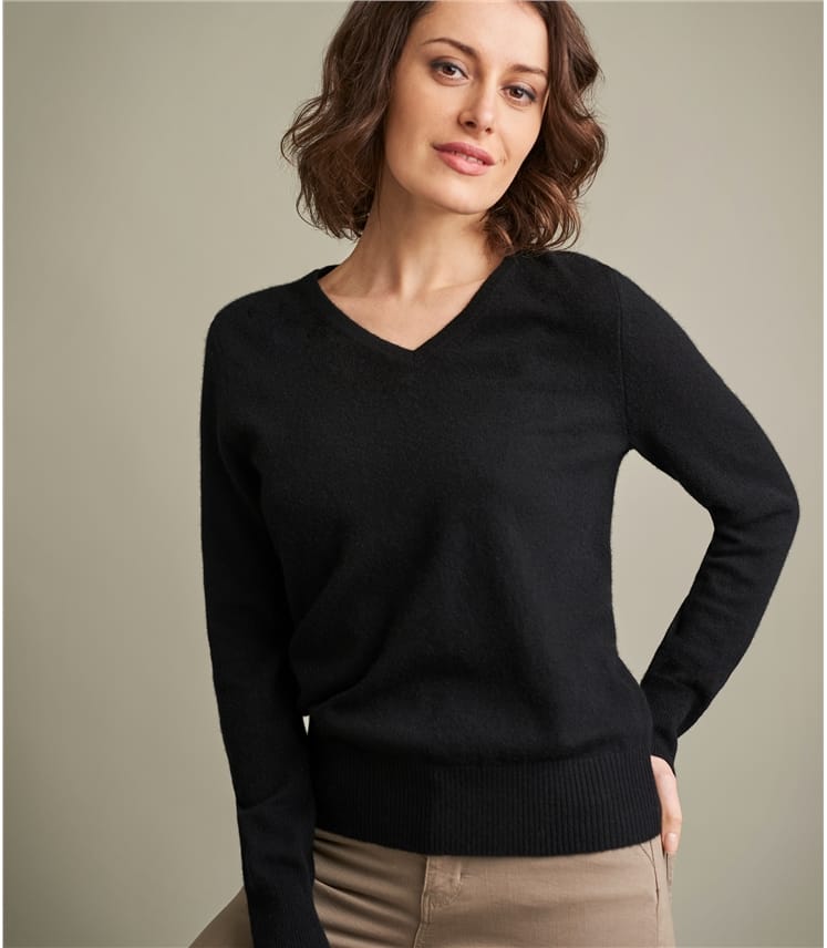 Black | Womens Luxurious Pure Cashmere V Neck Jumper | WoolOvers AU