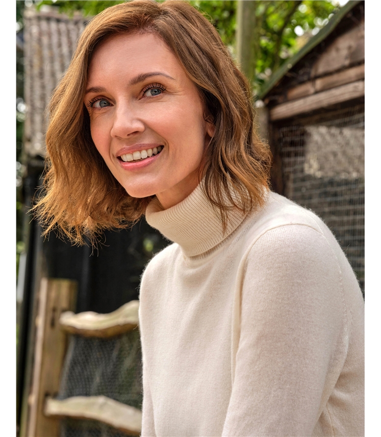 Cashmere and Merino Fitted Turtle Neck Knitted Sweater