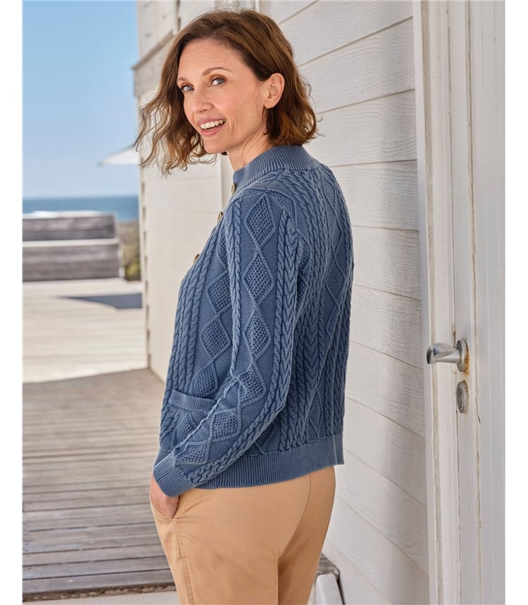 Rundhals-Baumwollstrickjacke mit Zopfmuster