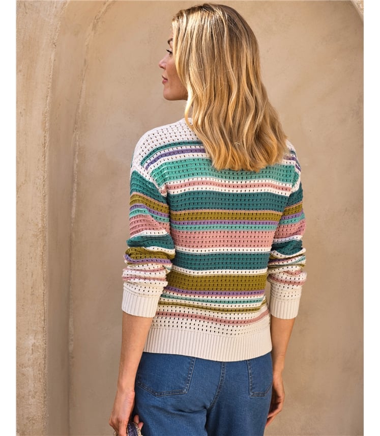 Gestreifter Häkelpullover
