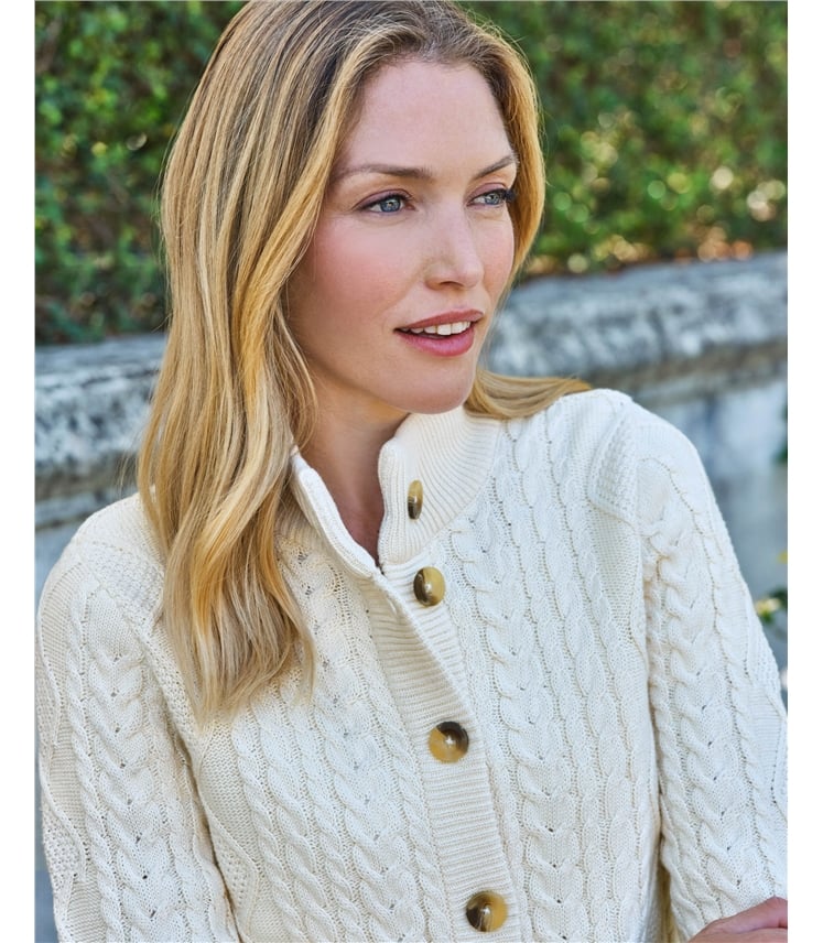 Baumwollstrickjacke mit Zopfmuster