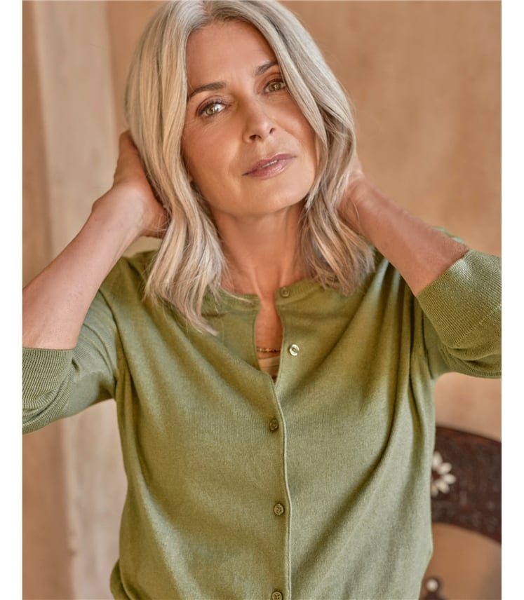 Kurz geschnittene Strickjacke mit 3/4-langen Ärmeln aus Seide und Baumwolle für Damen