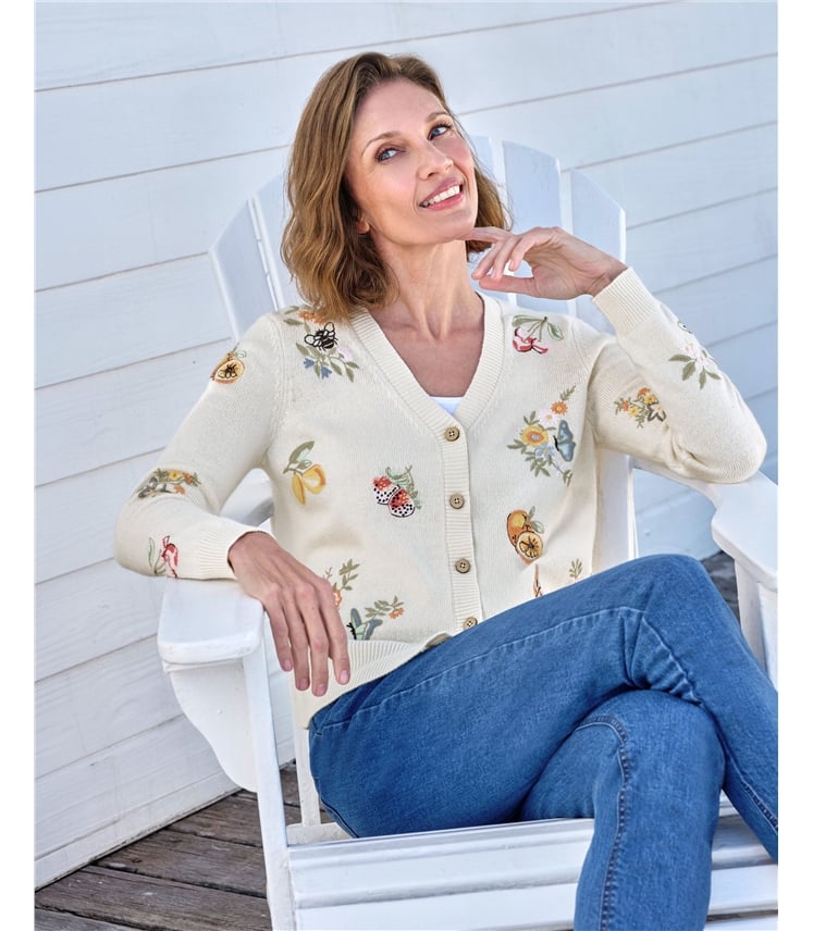  Strickjacke mit bestickten Picknickmotiven