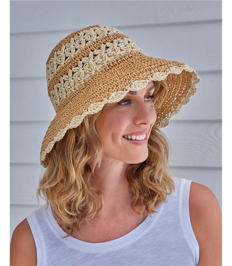 Chapeau de paille à bord festonné