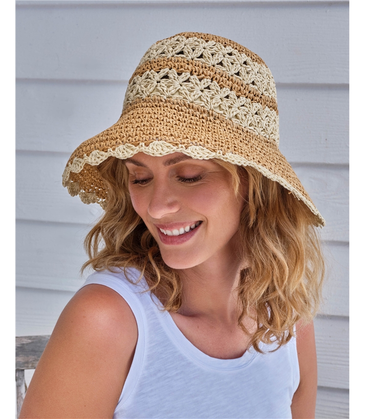 Chapeau de paille à bord festonné