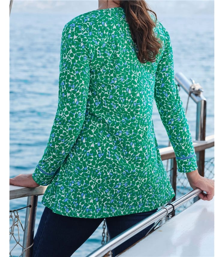 Ausgestelltes Shirt mit Spitzeneinsetzen