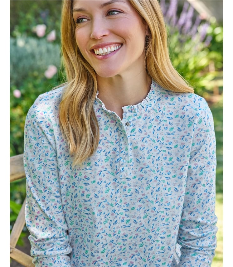 Oberteil mit Rüschenkragen und Knopfleiste