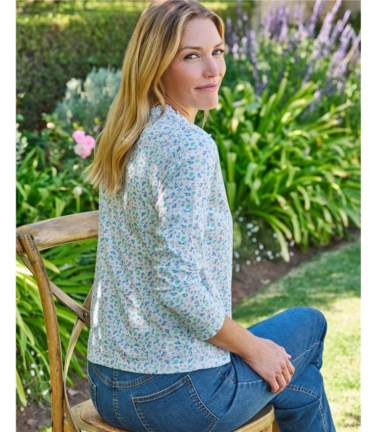 Oberteil mit Rüschenkragen und Knopfleiste